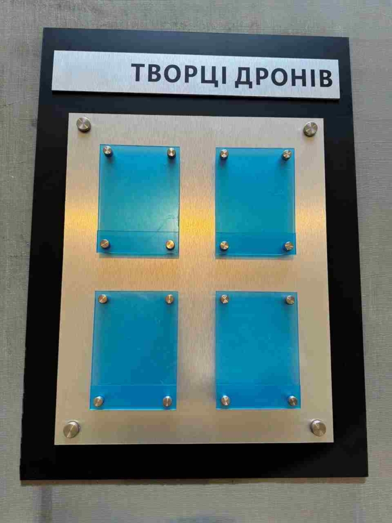 стенд з композиту на підложці